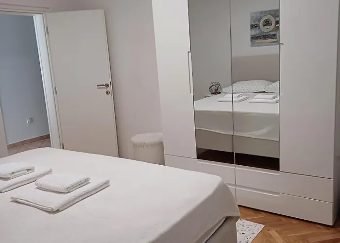 With Parking Space Okrug Gornji, Ciovo - 12293 Apartament