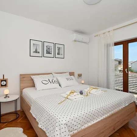Apartments With Hot Tub Okrug Gornji, Ciovo - 12293 * Τρογκίρ