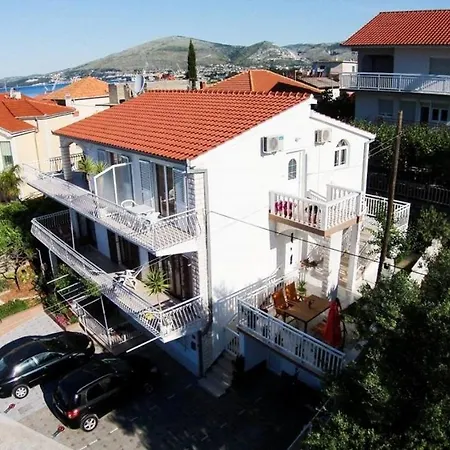 Διαμέρισμα Apartments With Hot Tub Okrug Gornji, Ciovo - 12293 *