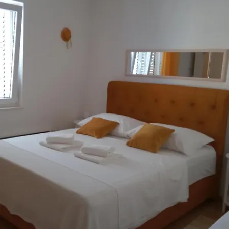 Διαμέρισμα Apartments With Hot Tub Okrug Gornji, Ciovo - 12293 Τρογκίρ