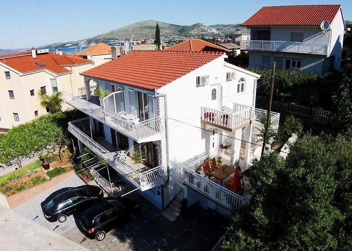Appartement With Parking Space Okrug Gornji, Ciovo - 12293 *